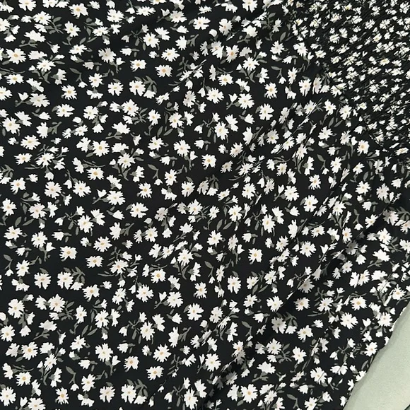 Abercrombie & Fitch Black and White Floral dress with slit size large - Picture 3 of 6